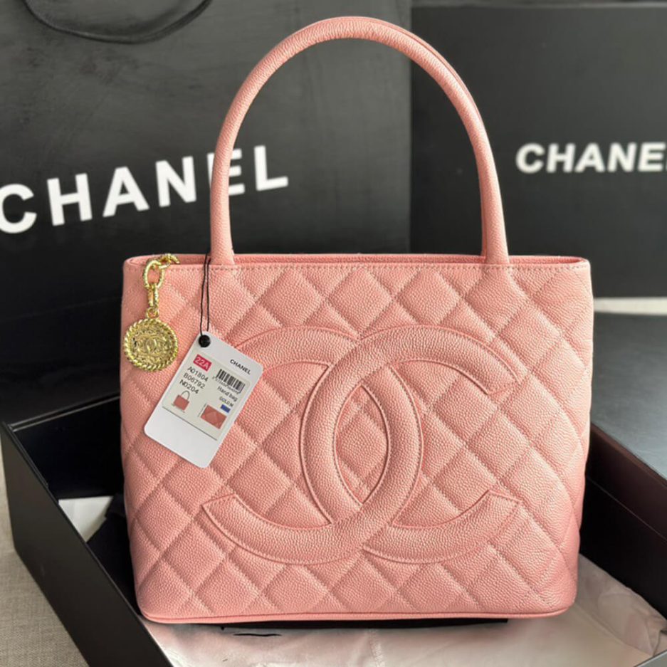 CHANEL Medallion Tote Bag Classic Vintagep Hilton Bag AS1804