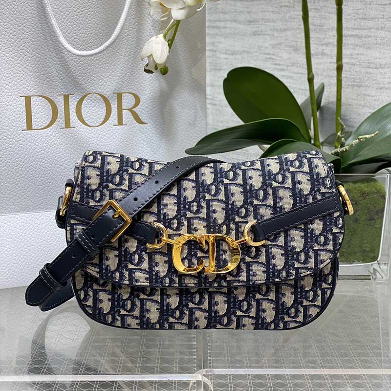 Dior CD Besace 30 Montaigne Crossbody Bag M9380