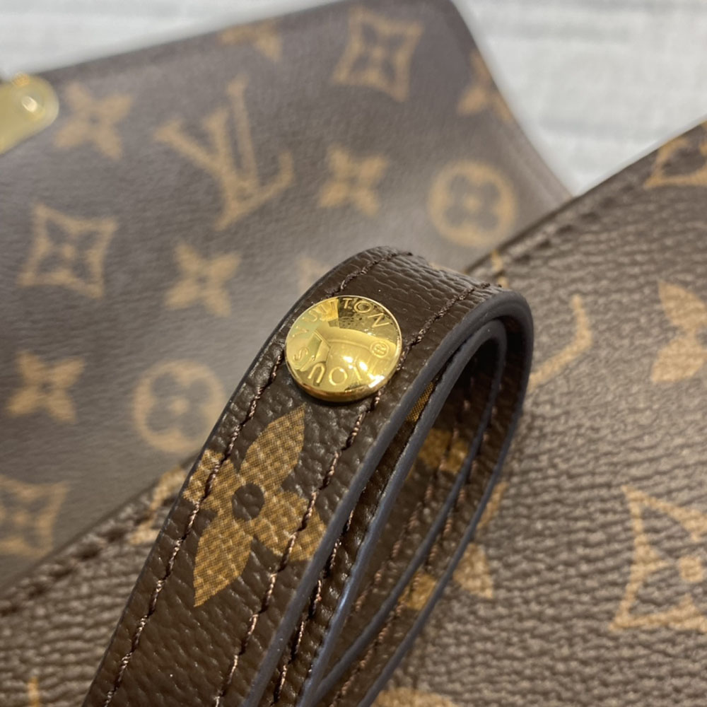 Louis Vuitton Pochette Métis East West Monogram Canvas Handbag M46279