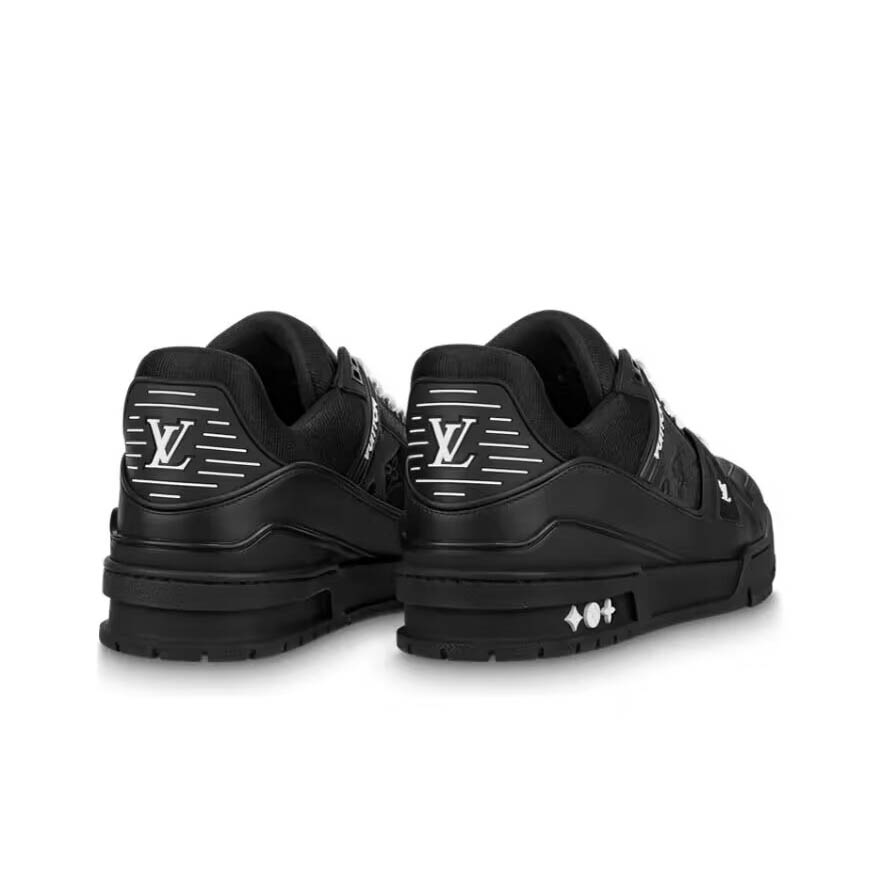 LOUIS VUITTON Men Trainer Low Sneakers Black 1AAREW