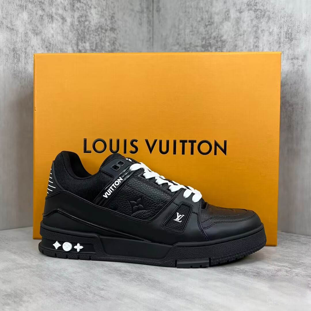 LOUIS VUITTON Men Trainer Low Sneakers Black 1AAREW