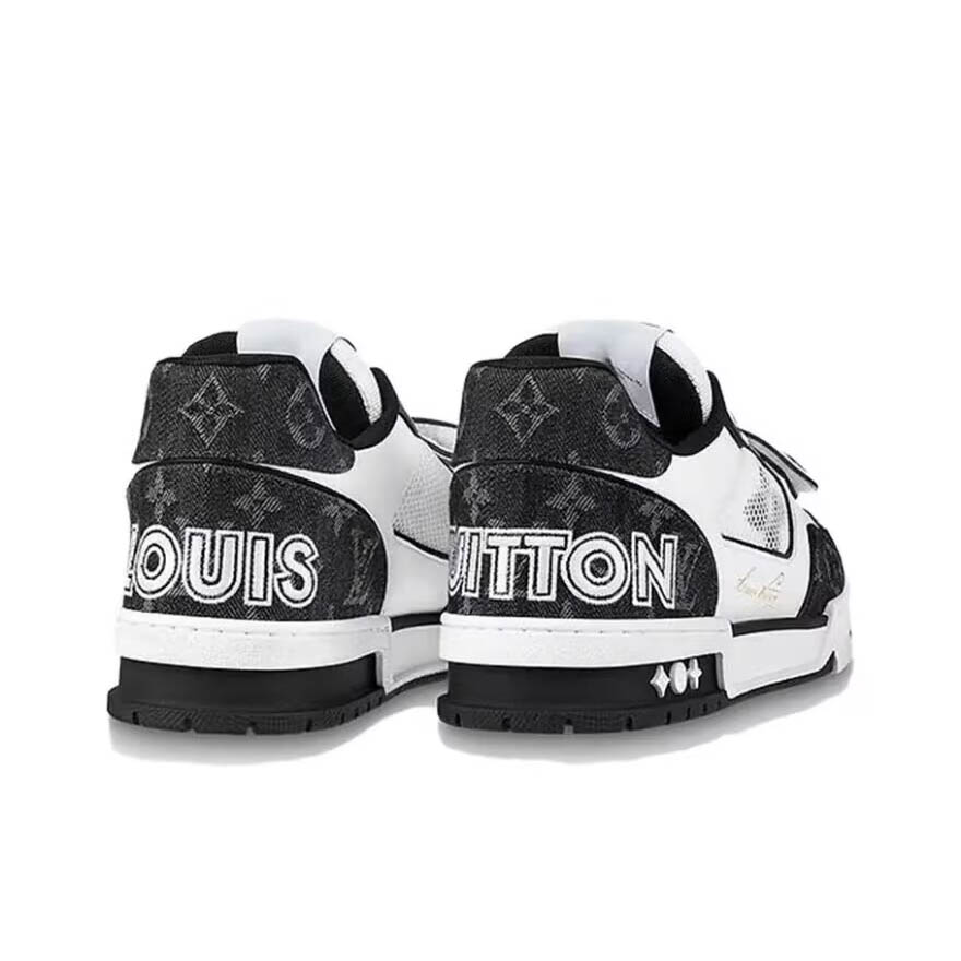 LOUIS VUITTON Trainer Monogram Sneakers 1ACP25